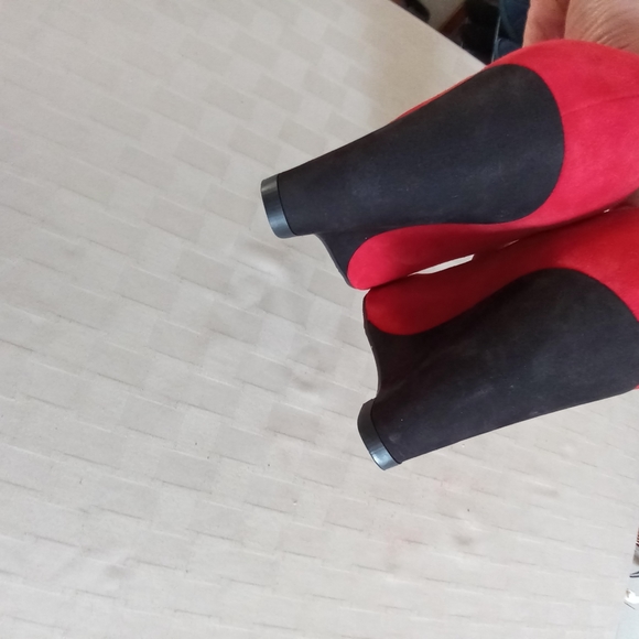 Stuart Weitzman Red Suede Peep Toe Wedge UGA perfect Gameday - Picture 12 of 16